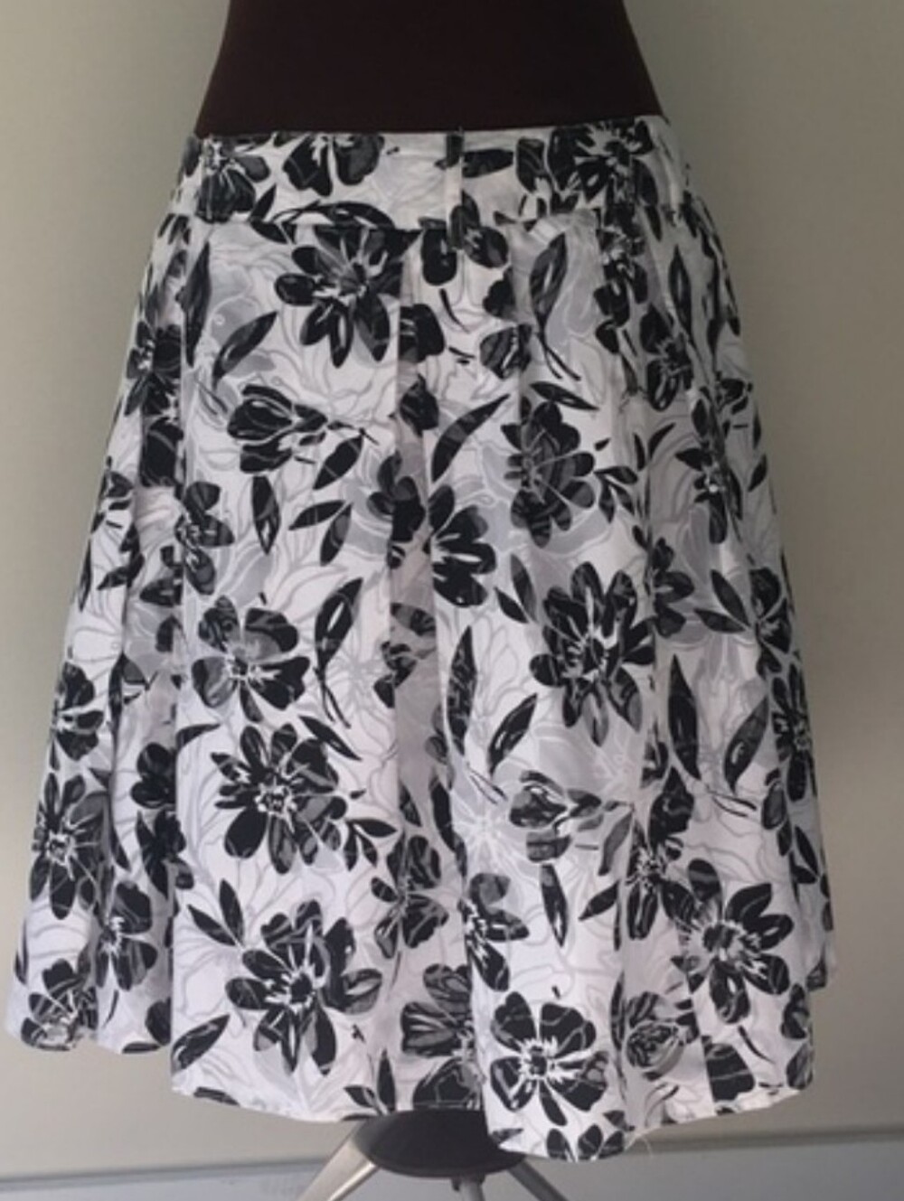 Floral Black White Women's Skirt XS